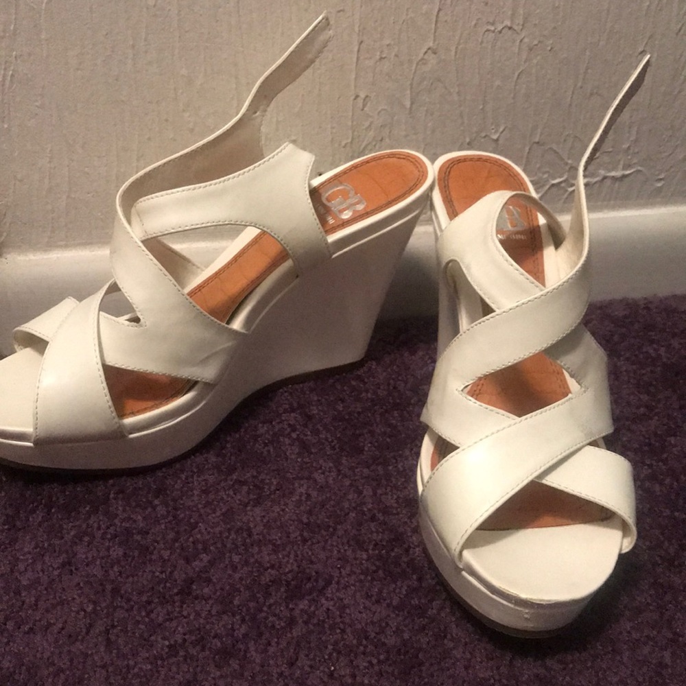Gianni Bini white wedges